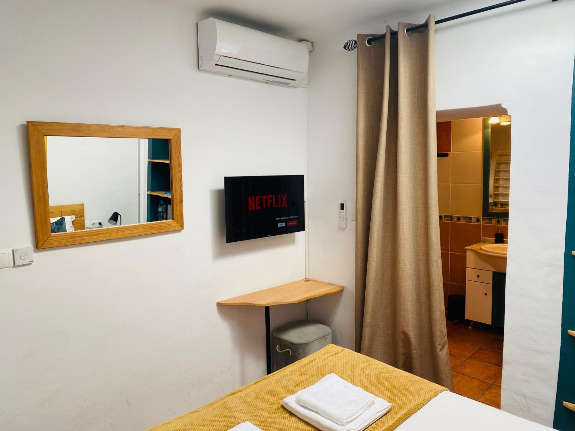 Room With Bathroom In Private House Casa Mar ตอร์ร็อกซ์ ภายนอก รูปภาพ