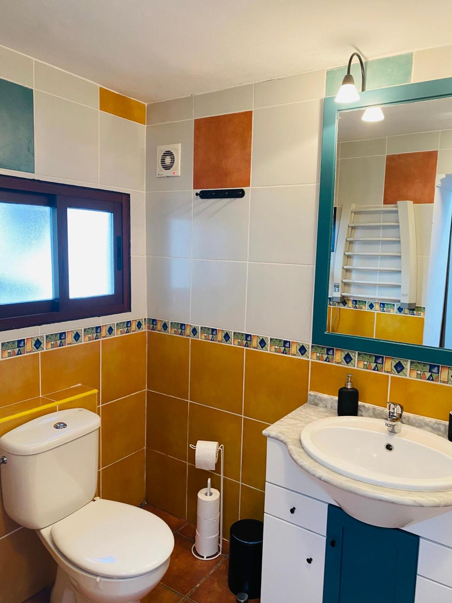 Room With Bathroom In Private House Casa Mar ตอร์ร็อกซ์ ภายนอก รูปภาพ